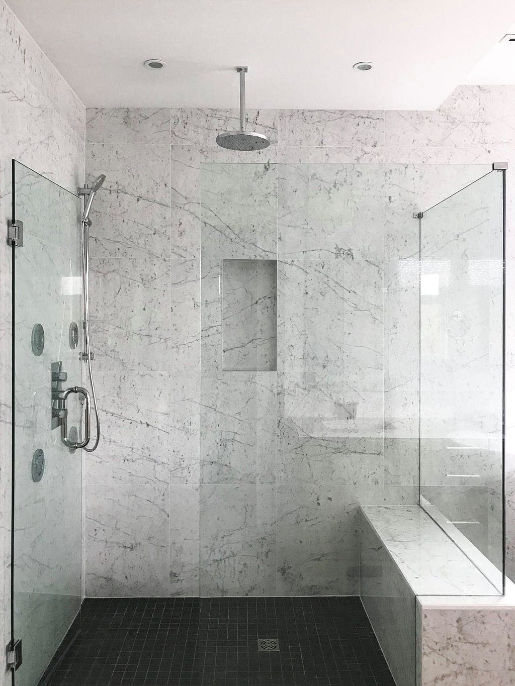 Human spaces for humans. A visual hierarchy of contrasting natural textures, soft and hard, matte and reflective frame the usable components.